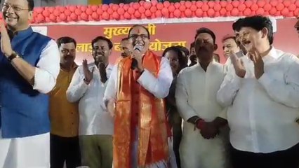 इंदौर में CM शिवराज सिंह चौहान का अलग अंदाज, लाडली बहनों के लिए गाया गाना