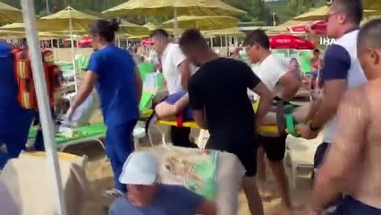 Boğulma tehlikesi geçiren 2 tatilciyi cankurtaranlar kurtardı
