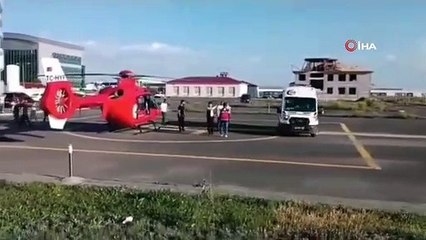 Un hélicoptère ambulance décolle pour un nouveau-né