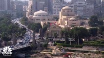 مصر.. ما مدى تأثير ثبات سعر الصرف على التحويلات الخارجية والتدفقات الواردة من بيع الأصول؟