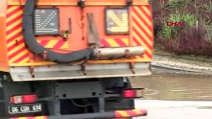 Ankara'da sağanak etkili oldu; yollar göle döndü