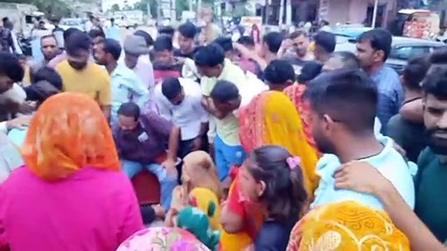 पानी को लेकर फूटा गुस्सा, पंचायत समिति के जड़ा ताला, रोड किया जाम