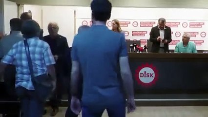 DİSK yöneticisinden gazeteciye: Gelme lan bir daha