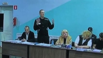 Navalny torna in aula, al via il processo per "estremismo"