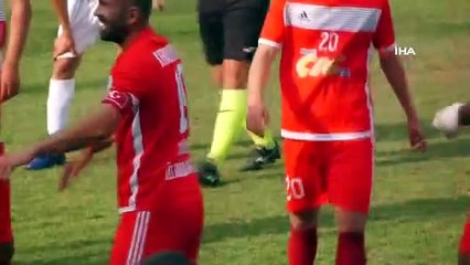 Une bagarre a éclaté lors d'un match amateur à Antalya, le manager a été blessé à la tête