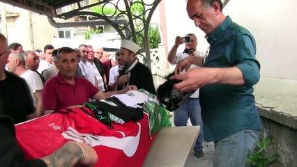 Hayatını kaybeden eski milli futbolcu Yalçın Kıldıran Kütahya'da toprağa verildi