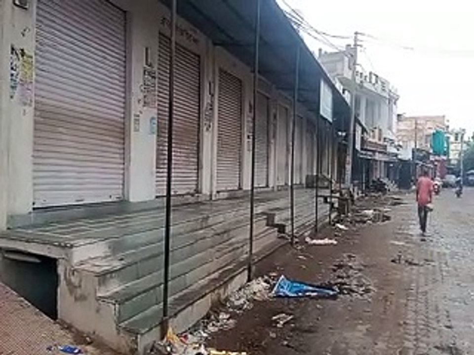 video: सड़क निर्माण को लेकर आक्रोशित ग्रामीणों...