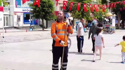 Babalar Günü sürprizi, temizlik görevlisini ağlattı, o anlar izlenme rekoru kırdı