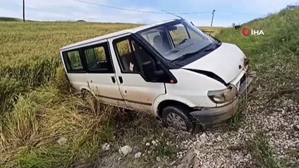 Sungurlu'da minibüs tarlaya uçtu: 1 ölü
