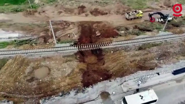 Sel suları Doğu Ekspresi hattını çökertti: Tren seferleri durduruldu