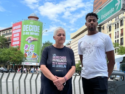 Los colectivos LGTBI+ denuncian la lona del odio de Vox en Madrid