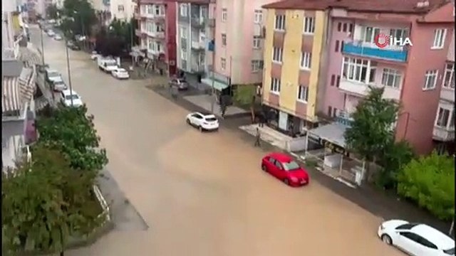 Tokat'ta sağanak yağış hayatı felç etti: İş yerlerini ve evleri su bastı!