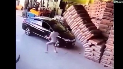 Ne jamais se garer à côté d'un tas de sac de béton