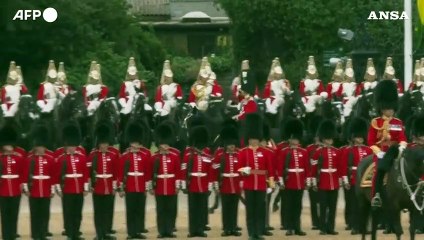 Carlo III a cavallo alla parata del Trooping The Colour