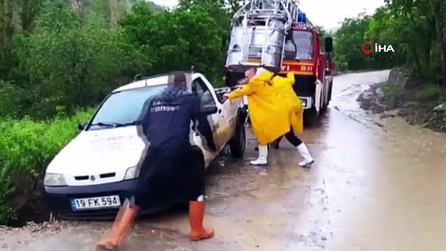 Selde mahsur kalan aileyi itfaiye ekipleri kurtardı