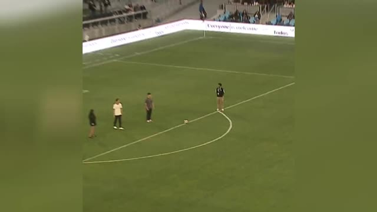 San-Jose-Fan mit einmaligem Trickshot