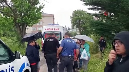 Des citoyens courant au son des coups de feu ont trouvé le jeune homme couvert de sang