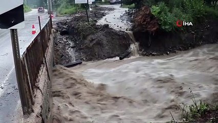Abant yolunda taşan dereler ulaşıma engel oldu