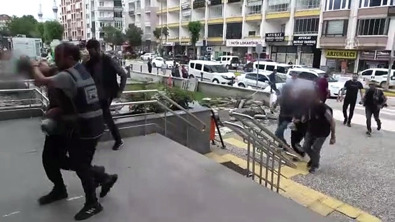 Silahlı çatışmada yaralanan 3 kişiden 1'i tedavi gördüğü hastanede öldü
