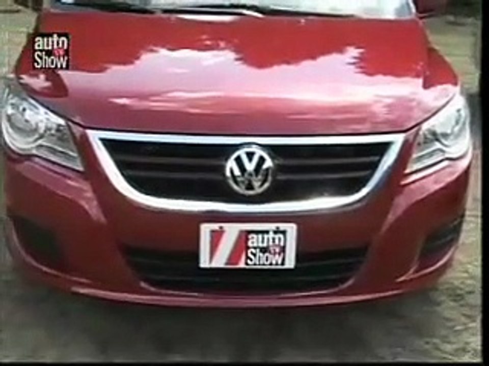 Chrysler Town & Country vs VW Routan