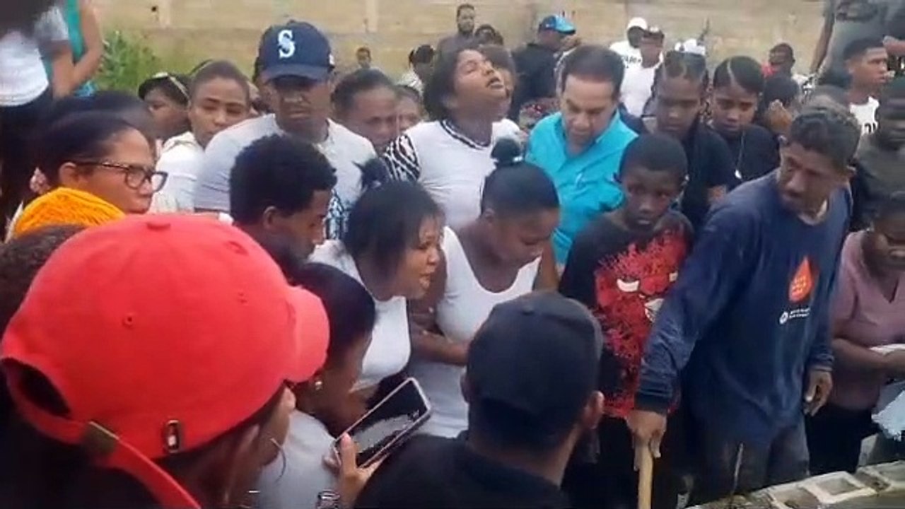 Sepultan restos joven muerta por patrulla mixta en Pedernales