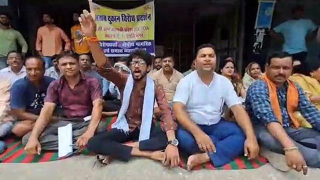 शांति नगर में शराब दुकान के विरोध में धरना