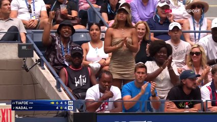 Deux coups droits parfaits, un ace : les trois points de folie de Tiafoe pour prendre le 3e set