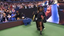 Grand moment : L'ovation du Arthur-Ashe pour l'entrée de la reine