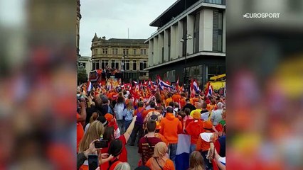 Parade orange à Rotherham : décidément, les supporters néerlandais savent mettre l'ambiance