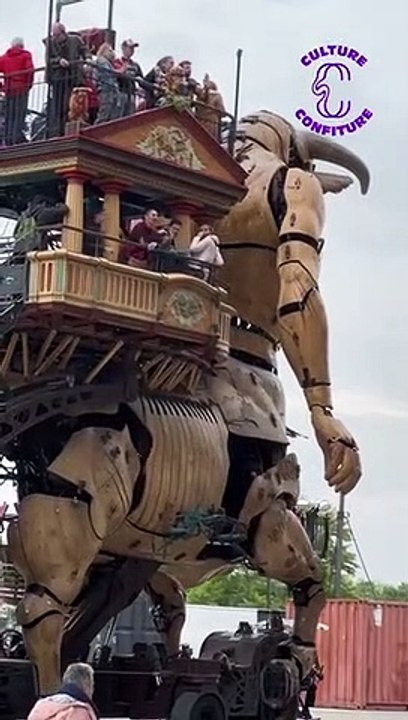La Halle des Machines à Toulouse  Attention à l’eau 