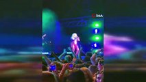 Bebe Rexha'ya konser sırasında telefon fırlatıldı