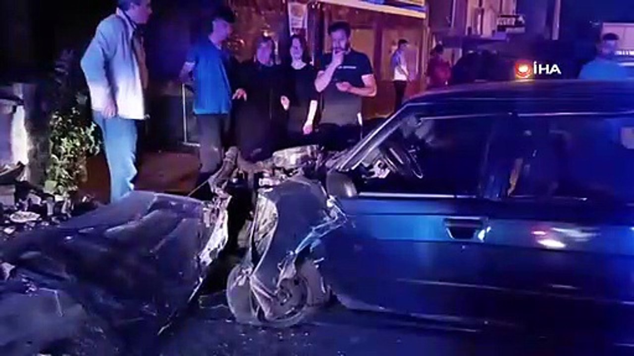 Une voiture hors de contrôle heurte un panneau de signalisation à Kocaeli : 1 blessé