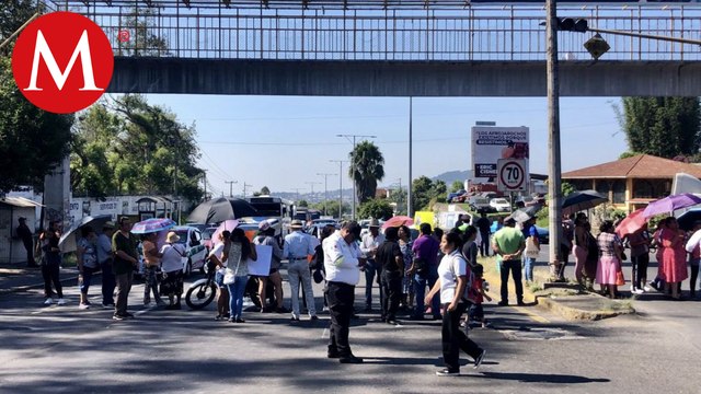 Habitantes de Banderilla bloquean bulevar para exigir suministro de agua