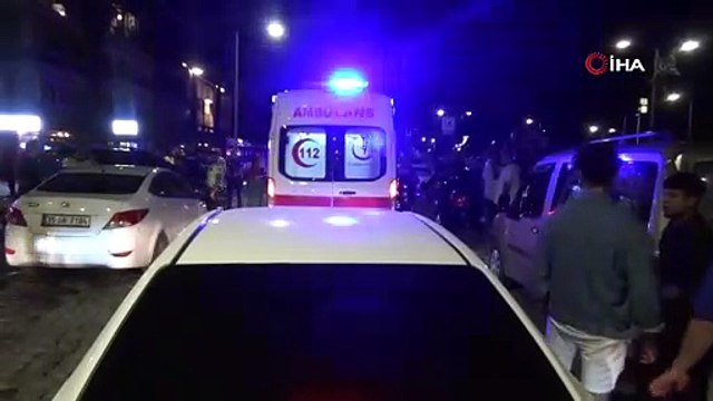 Polis memuru bıçaklandı; 4 zanlı gözaltında!