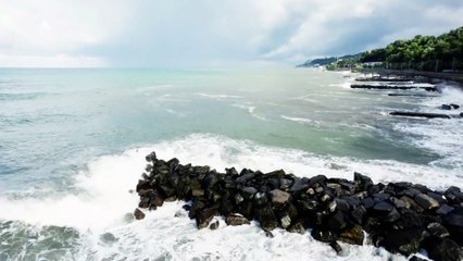 Abdullah Shah Ghazi's Miracles or Scientific Reasons:How Does Karachi Survive Hurricanes Every Time?