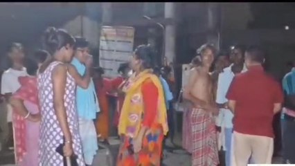 রাতেই দলবেঁধে ঢুকে পড়ল মহিলার ঘরে ! চিৎকার হতেই লাঠি হাতে ছুটল প্রতিবেশীরা