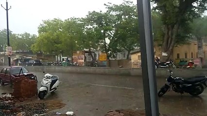 बारिश से राहत, दो दिन में छह डिग्री गिरा पारा