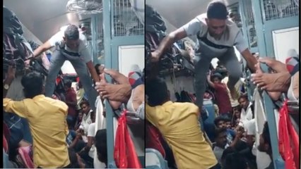 Video: यात्रियों से खचाखच भरे डिब्बे में शख्‍स को जोर की आई पेशाब, ऐसे स्‍टंट कर पहुंचा बाथरूम तक