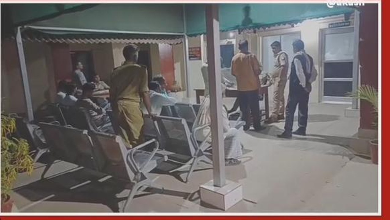 मृत या जिन्दा का बबाल: अस्पताल कर्मियों का पूरी रात हंगामा, पुलिस के छूटे पसीने