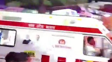 जोरदार टक्कर और खून से सनी सड़क पर तड़पते लोग, चीखों से दहला इलाका