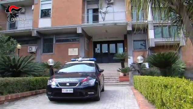 Acireale, scippa un non vedente: individuato e denunciato dai carabinieri in poche ore