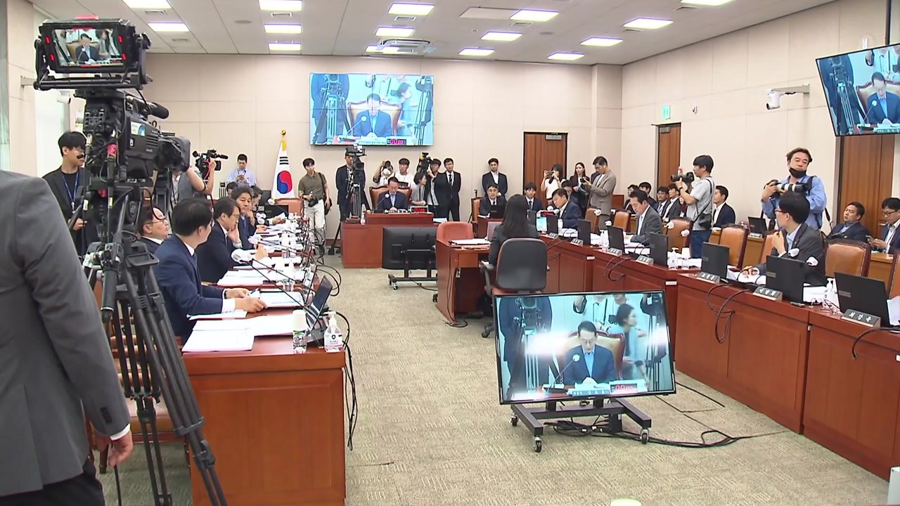 '반의사 불벌죄 폐지' 스토킹 처벌 강화법 법사위 통과 / YTN