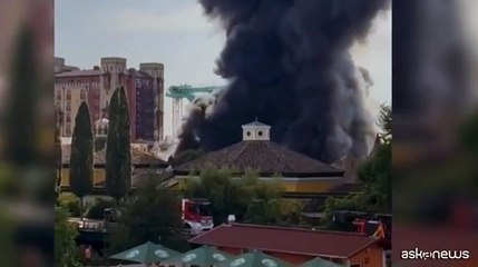 Mega incendio in un parco divertimenti in Germania. Nessuna vittima