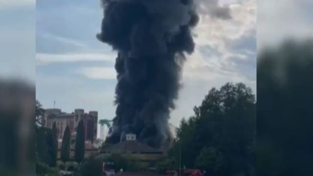 Mega incendio in un parco divertimenti in Germania. Nessuna vittima