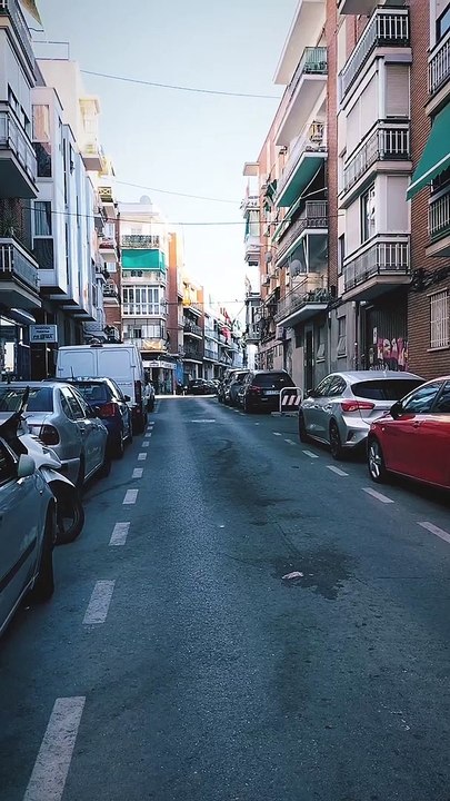 V A N E S S A  MARICRÓNICA: ¿Tiene esta ciudad tres millones de habitantes o tiene el mismo habitante tres millones de veces?