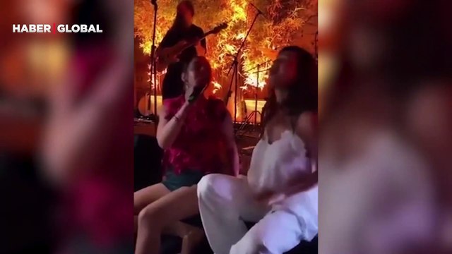 Pınar Deniz şarkı söyledi, sevgilisi Kaan Yıldırım hayranlıkla izledi