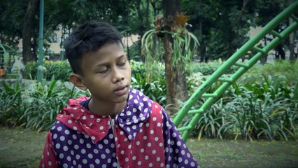 Video herunterladen: Menghibur Demi Recehan|BERKAS KOMPAS