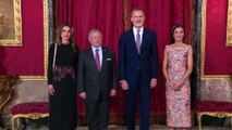 Felipe VI y Abdalá de Jordania, aclamados por el pueblo y sin sus Reinas en Córdoba
