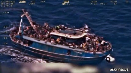 Naufragio in Grecia, il barcone sovraccarico nel video di Frontex