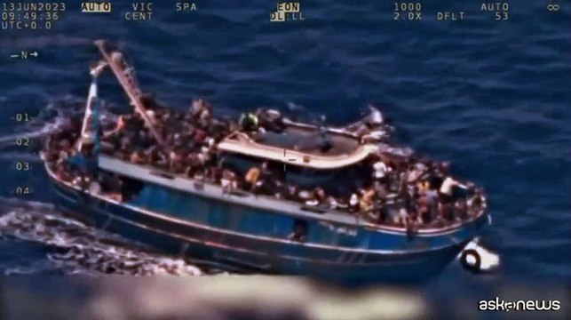 Naufragio in Grecia, il barcone sovraccarico nel video di Frontex